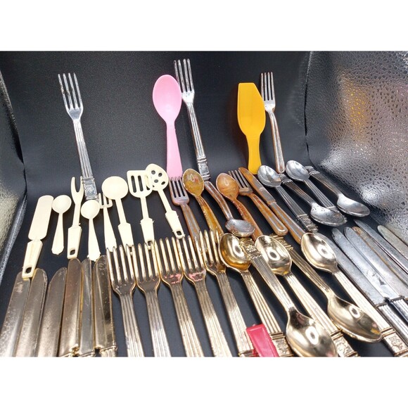 Huge Lot Of OVER 50 Childrens Plastic And Metal Spoons, Forks, Knives, Chilton + - Picture 11 of 14